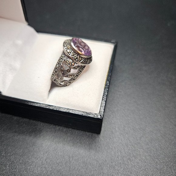 Sterling and Amethyst Ring - Picture 3 of 7